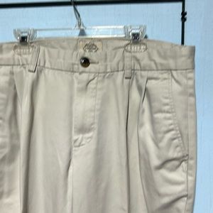 Men’s St John’s Bay Khaki Pants